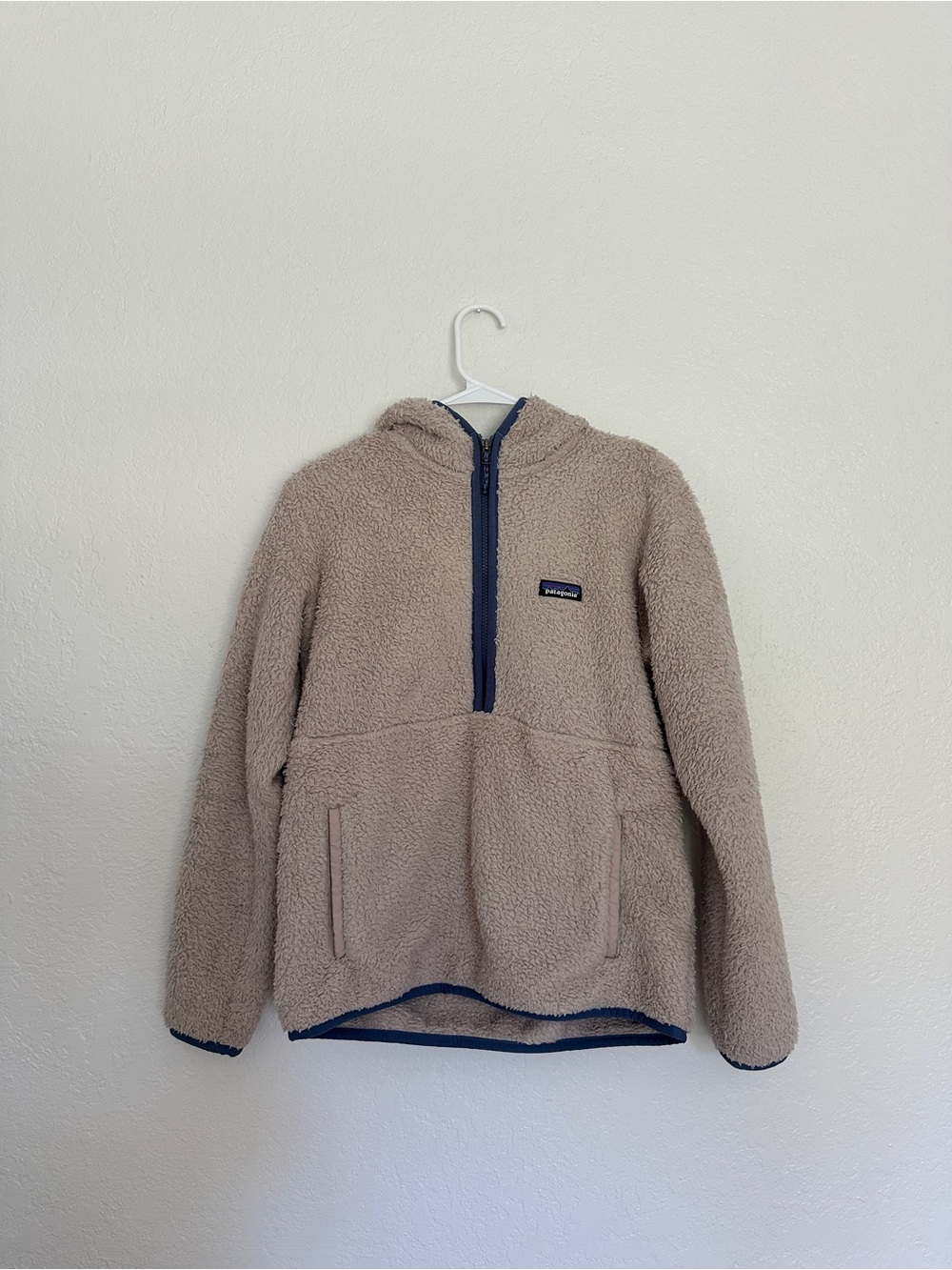 Patagonia Woman’s Beige Fleece Pullover Hoodie M